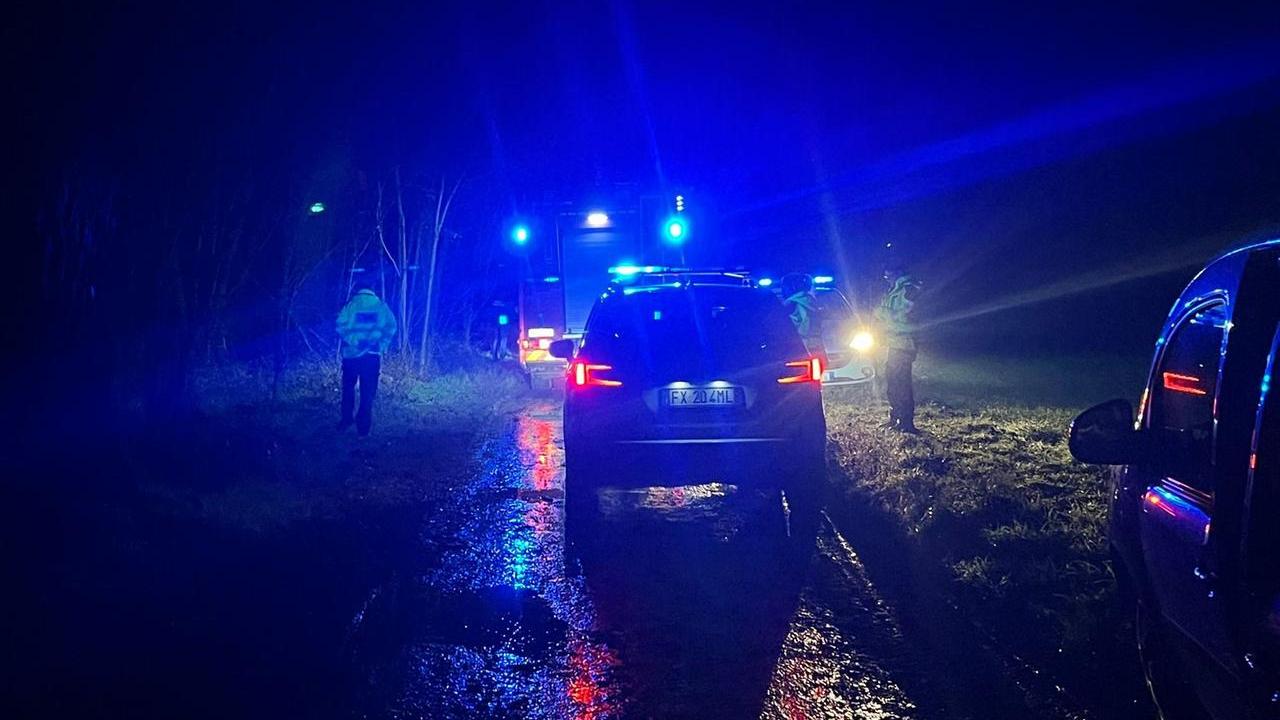 Vigili del fuoco e polizia in stradello Tiepido