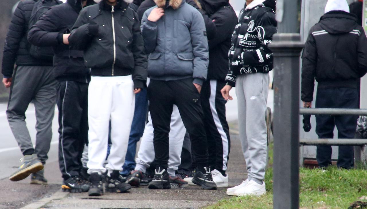 Scandiano, parla il controllore di Seta aggredito: «Ho avuto paura, temevo fosse armato. Sono svenuto per il dolore»