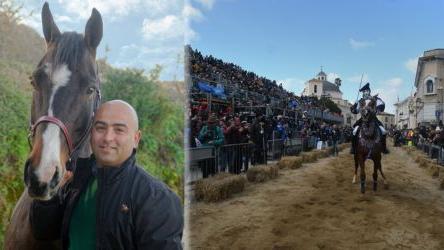 Il consigliere regionale Giuseppe Talanas con un cavallo e un'immagine della Sartiglia