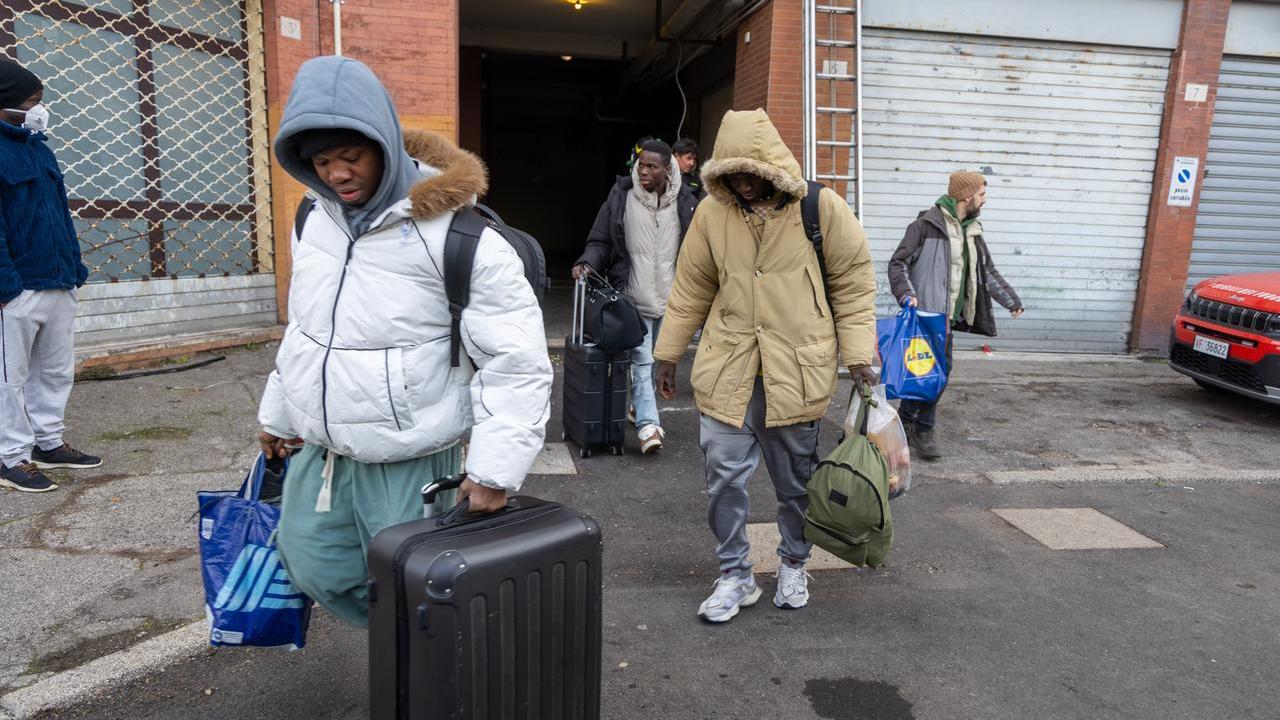 Grattacielo di Ferrara, slitta lo sgombero. Summit sull’esodo e l’sos casa
