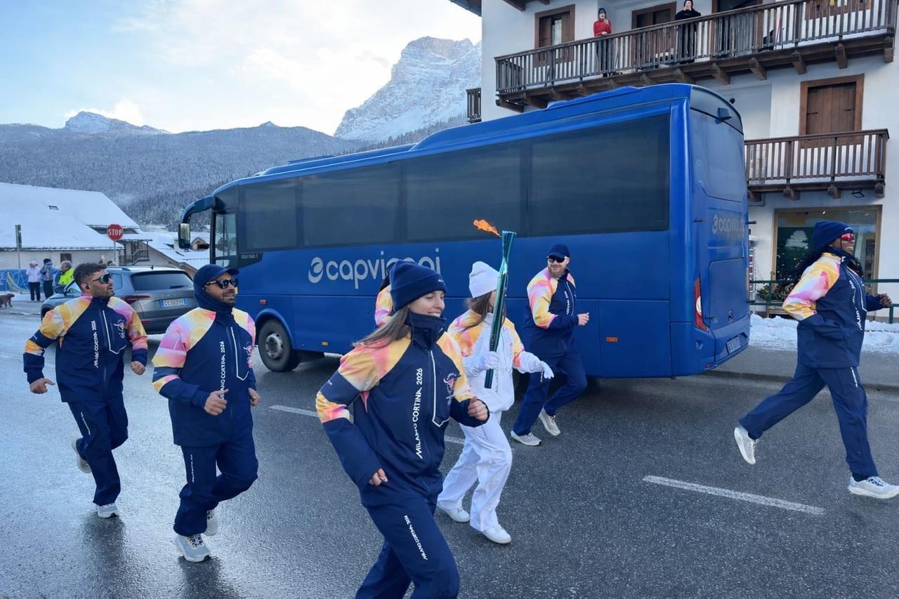 
	La navetta della Cap durante il passaggio della torcia olimpica

