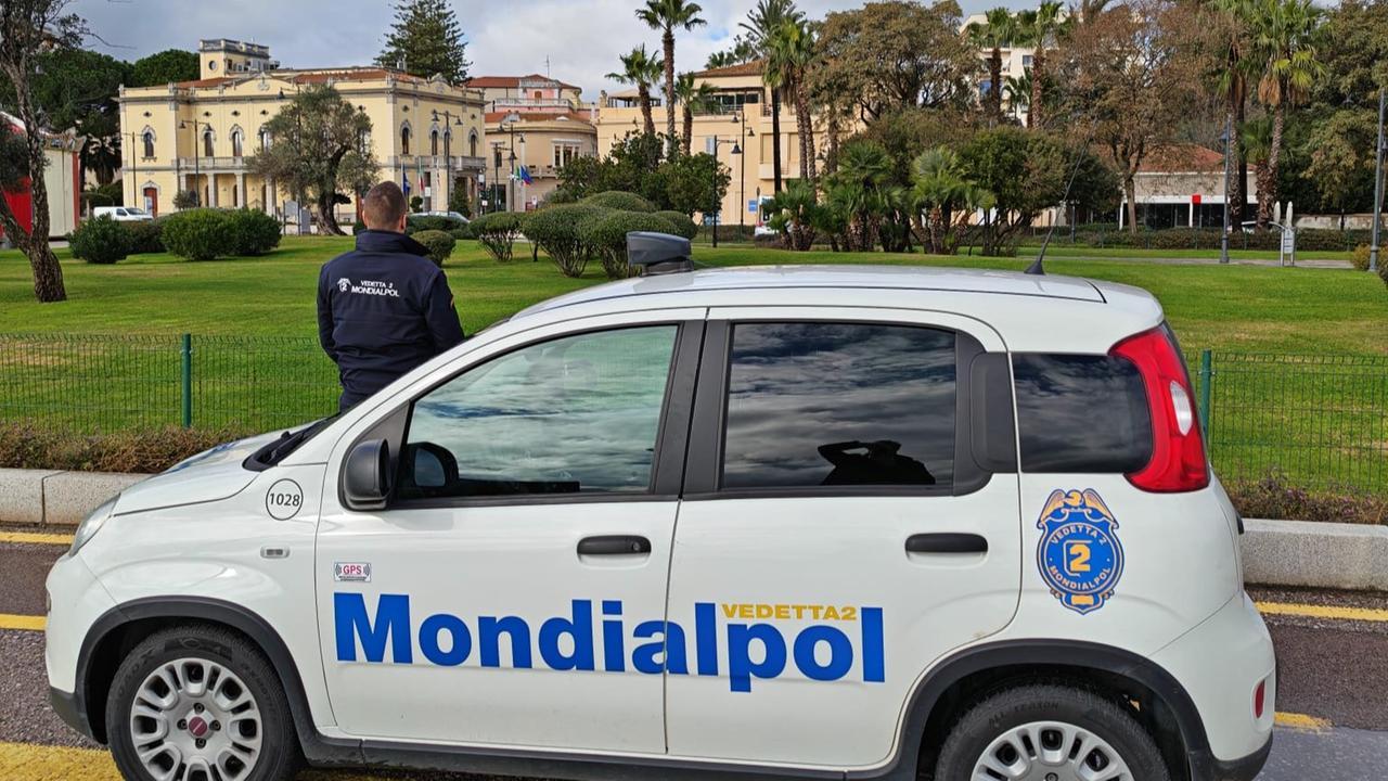 Olbia, fiamme in un negozio: l’intervento dei vigilanti evita il disastro