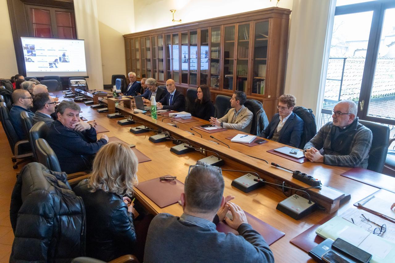 Grattacielo, le istituzioni si incontrano in Prefettura. Attenzione ai più fragili e cosa è emerso