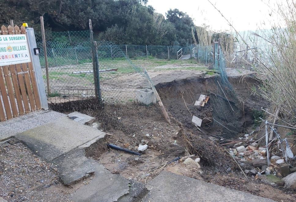Il sentiero che porta alla spiaggia di Sansone