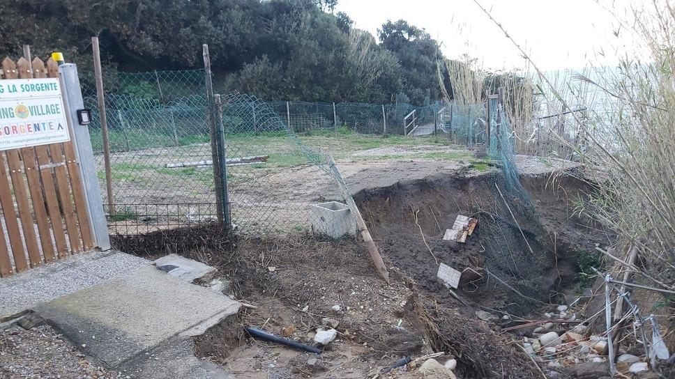 Il sentiero che porta alla spiaggia di Sansone