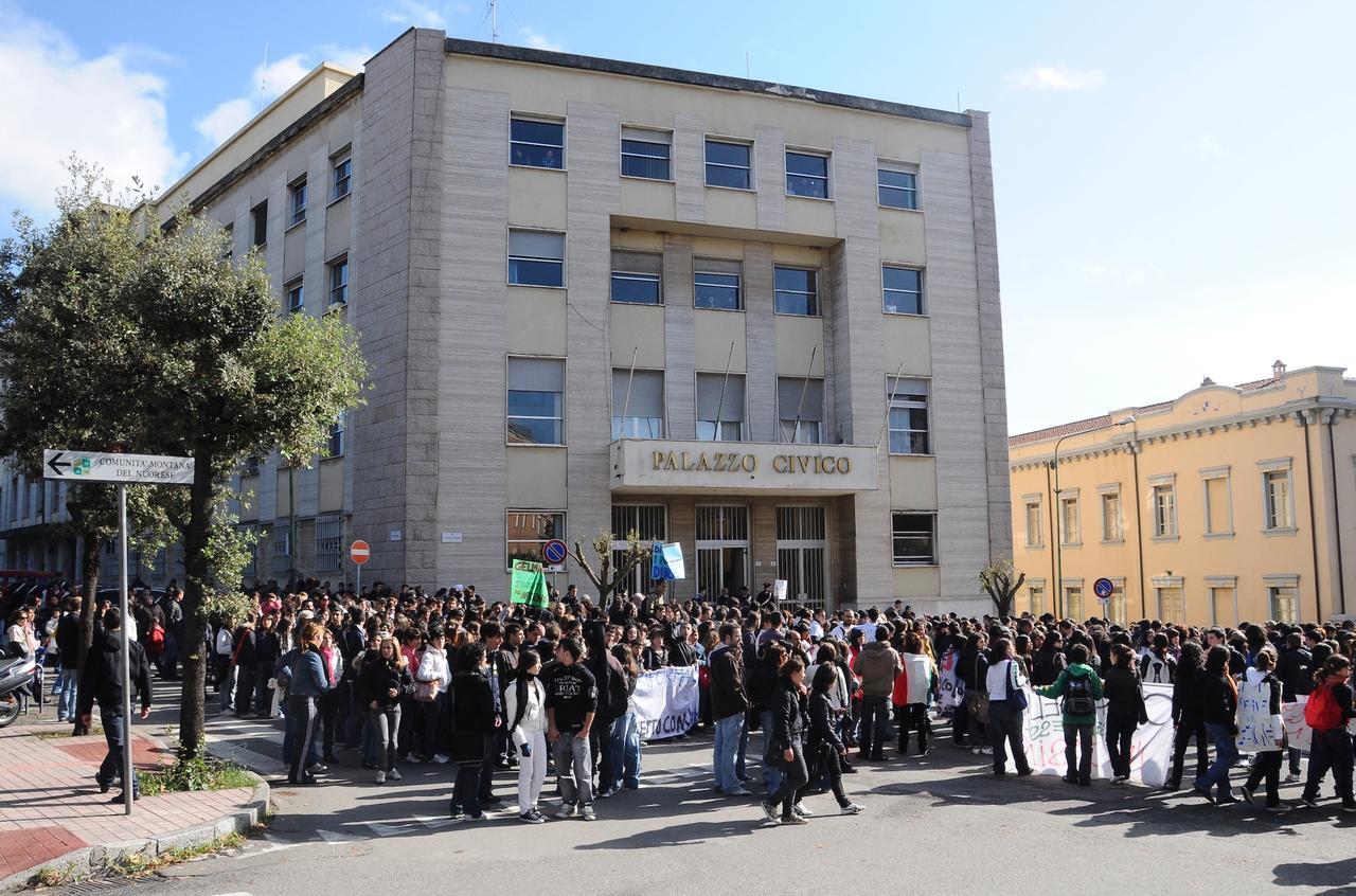 Posti di lavoro a rischio nelle scuole accorpate, le nuove autonomie sono già operative