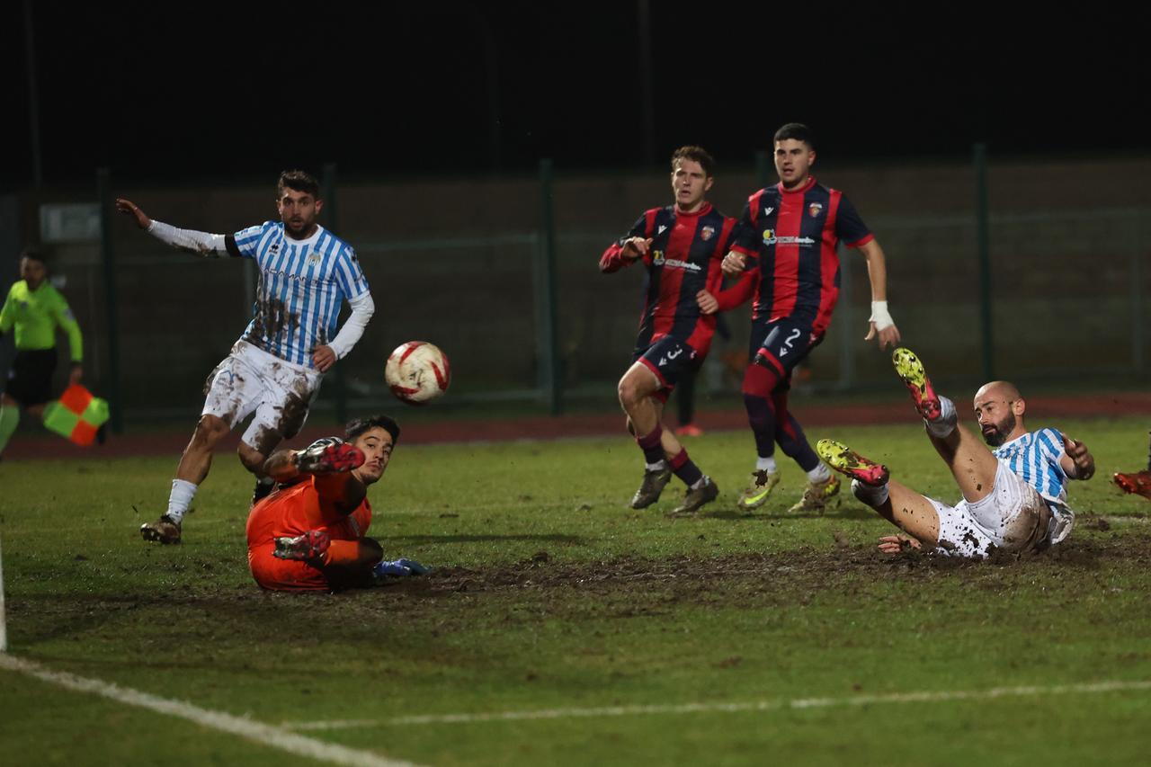 Piccioni, gol da rapace e l’Ars et Labor batte la Comacchiese nel finale