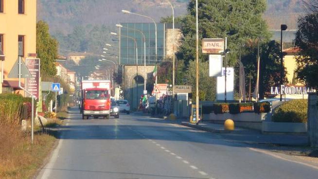 Marlia, viale Europa a senso unico alternato