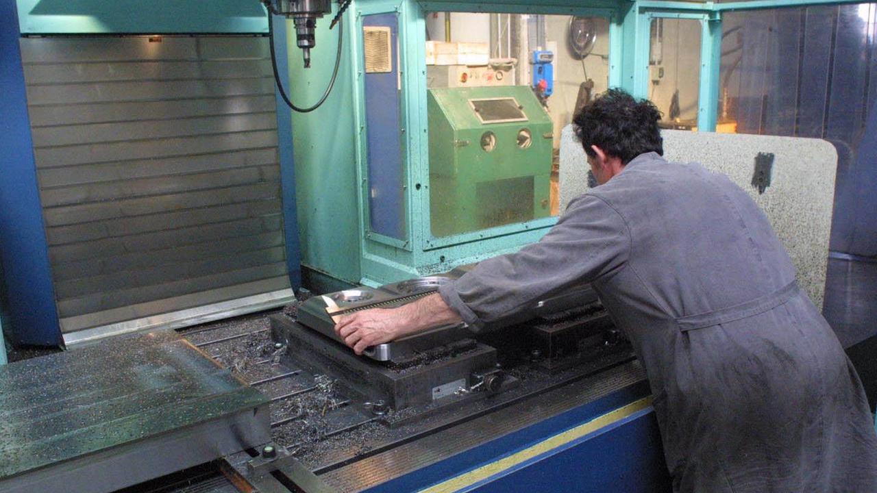 «Troppe nubi sul 2026: un’azienda reggiana su tre non investirà»