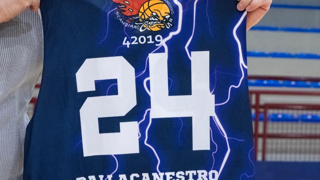 Il volto e i versi del Boiardo sulle divise della Pallacanestro Scandiano