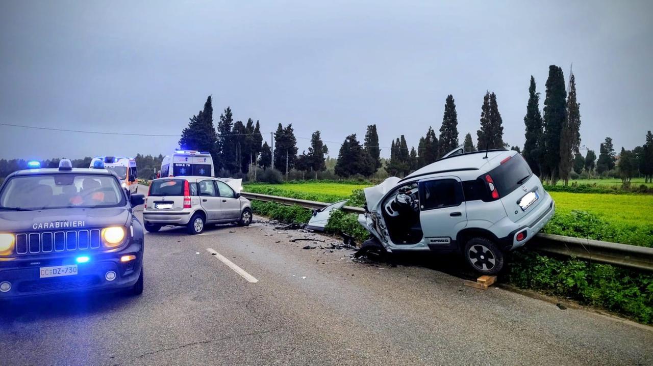 Scontro frontale tra due auto, gravissime due donne: portate in ospedale in codice rosso