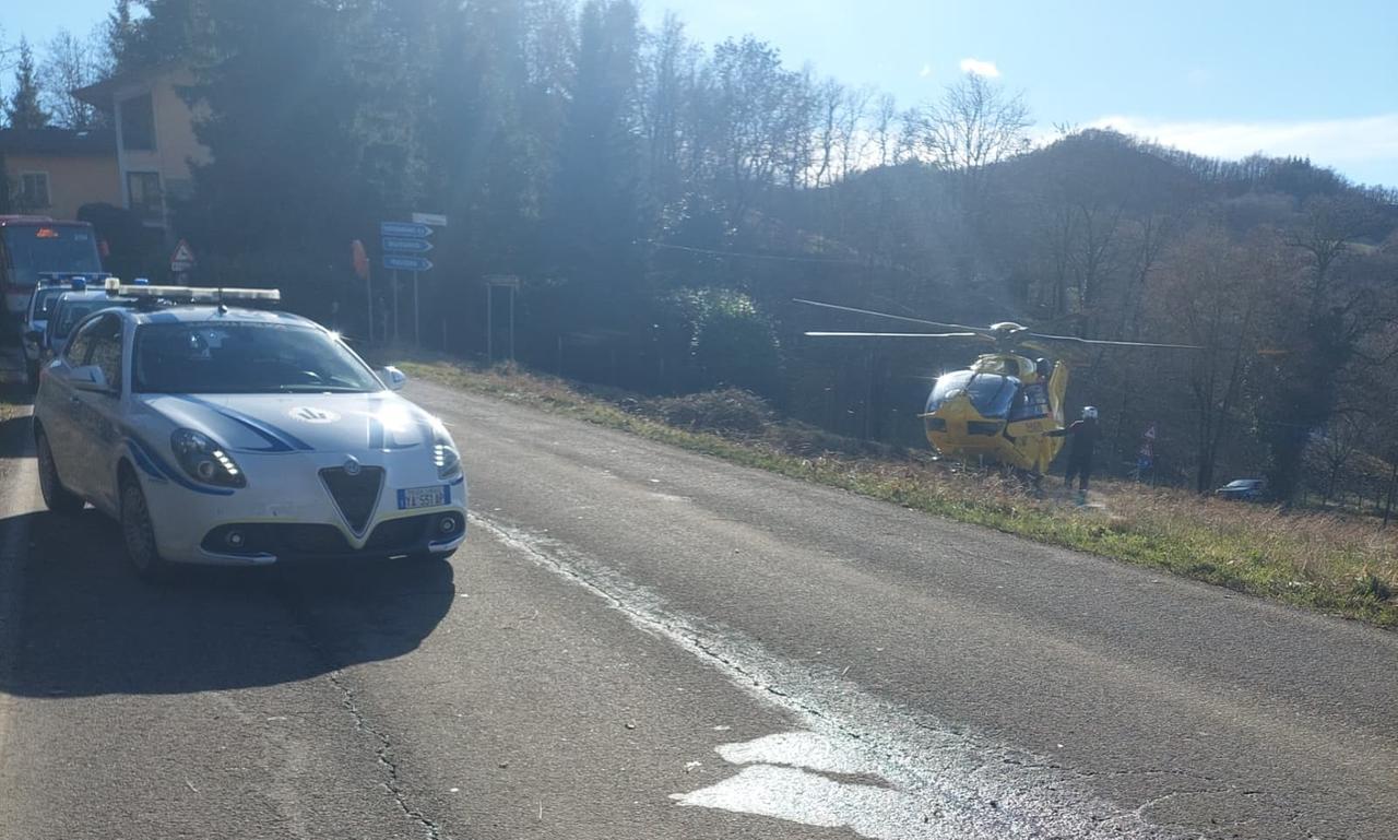 Investito da un’auto mentre fa jogging: ferito un assistente scelto della polizia locale