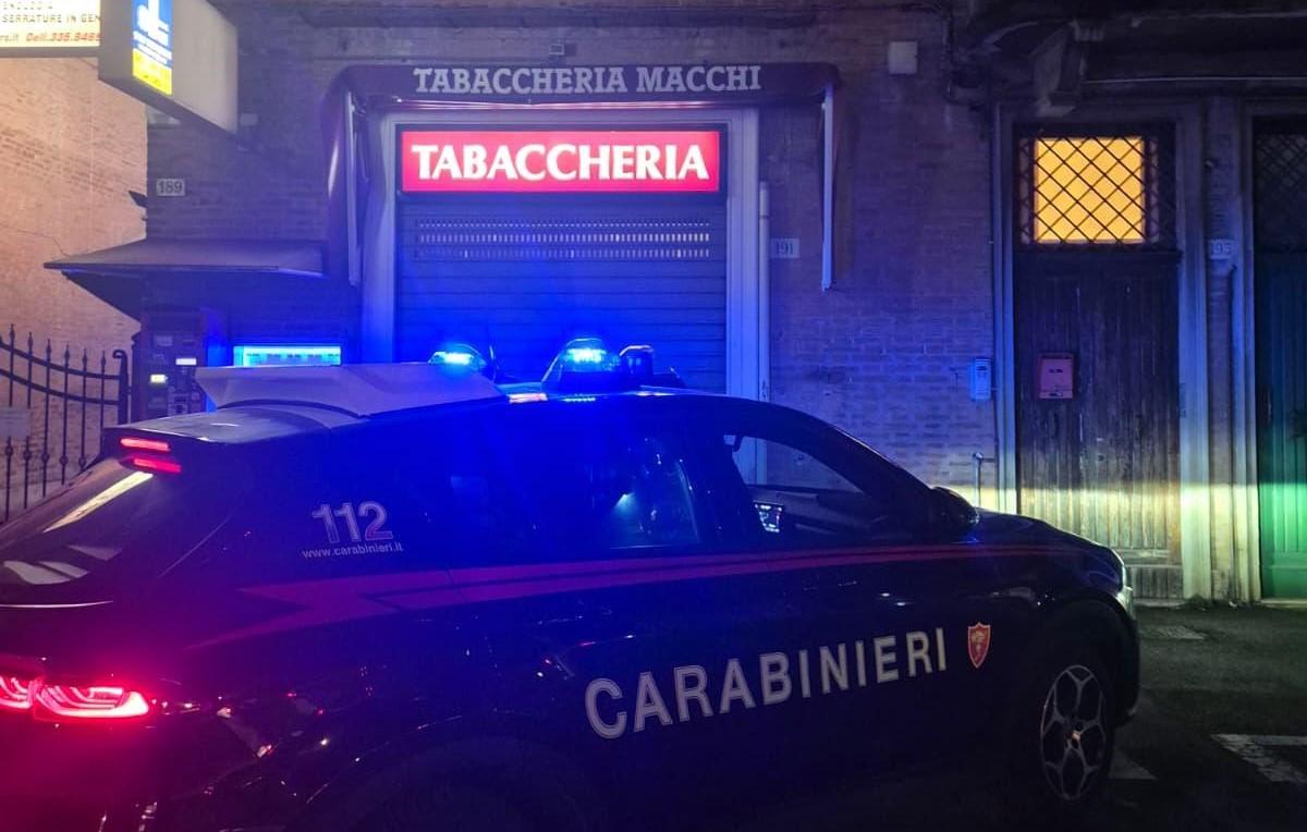 Rapina a mano armata in una tabaccheria di via Bologna, il malvivente si è dato alla fuga
