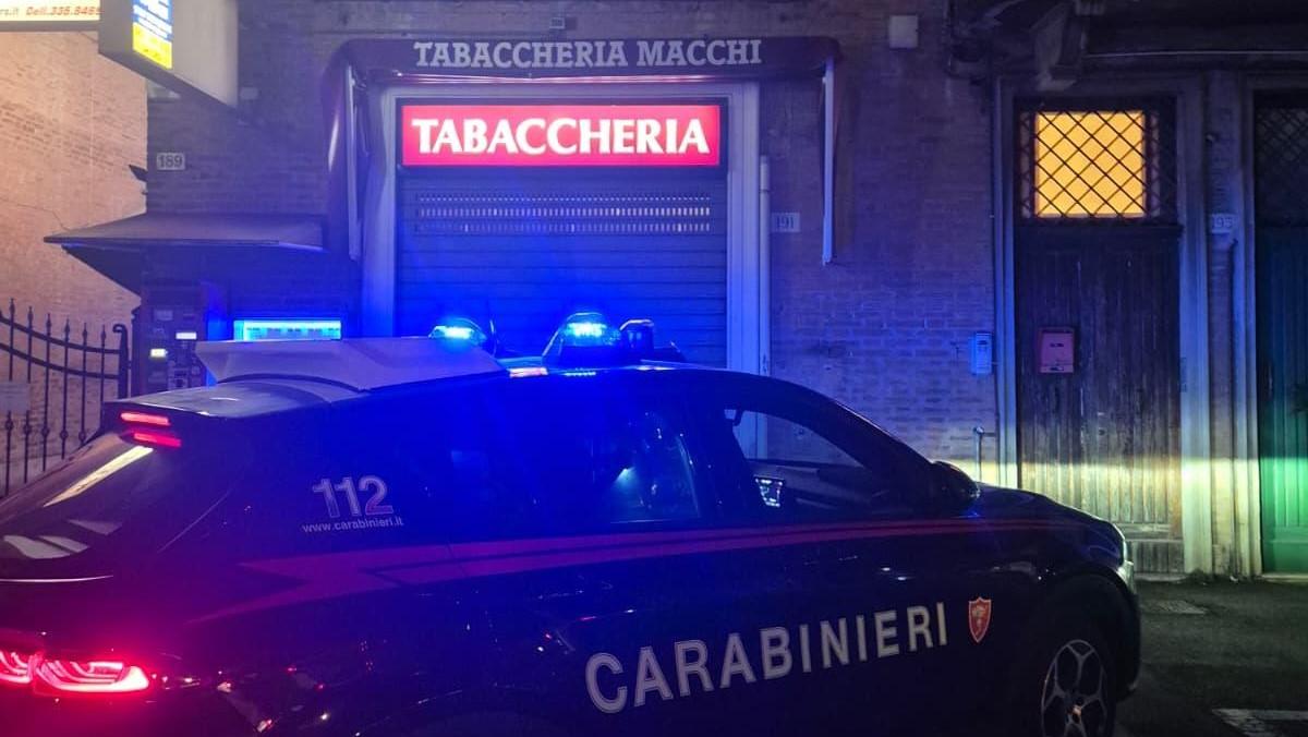 Rapina a mano armata in una tabaccheria di via Bologna, il malvivente si è dato alla fuga