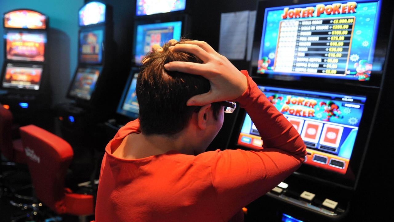 Minorenni in una sala scommesse di Ferrara, maxi multa e locale chiuso