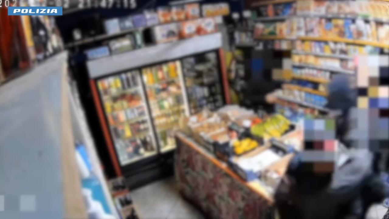 Rapina al market etnico, due arresti – Video