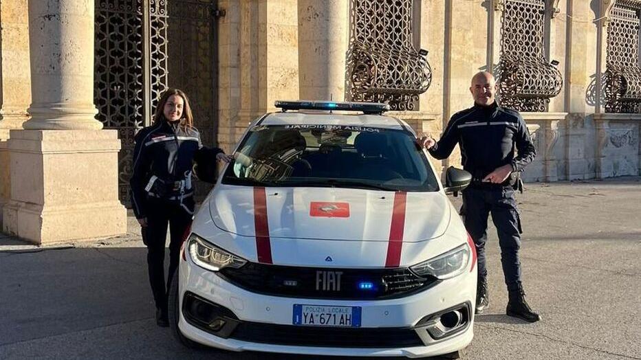 Gli agenti della municipale Marco Pasquetti e Cristina Diaferio