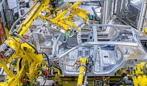 Annuncio choc di Stellantis, il cambio di rotta sull’elettrico costa 22 miliardi: il titolo crolla in borsa