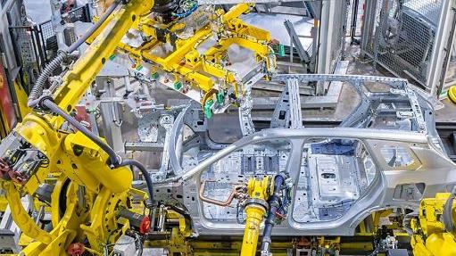 Annuncio choc di Stellantis, il cambio di rotta sull’elettrico costa 22 miliardi: il titolo crolla in borsa