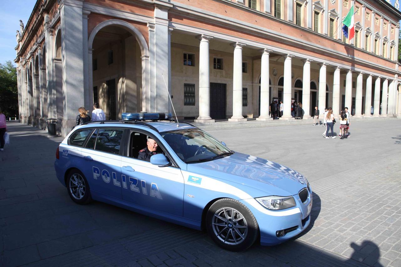 Ubriaco e molesto minaccia un agente: «Ti taglio la gola», denunciato