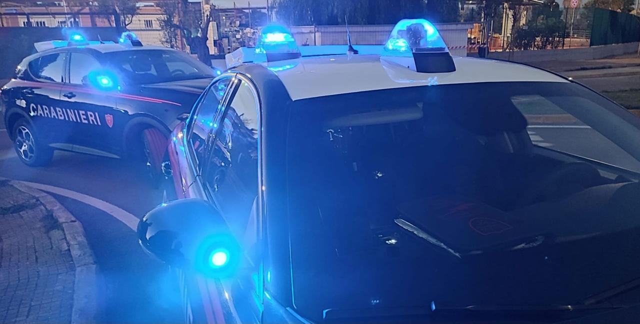 Furto con spaccata nel salone di parrucchieri nel centro: tre arresti