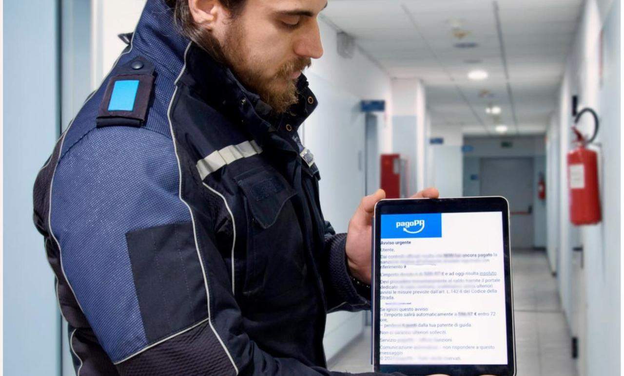 Raffica di mail con multe da pagare tramite PagoPA: «È una truffa, ecco cosa fare»