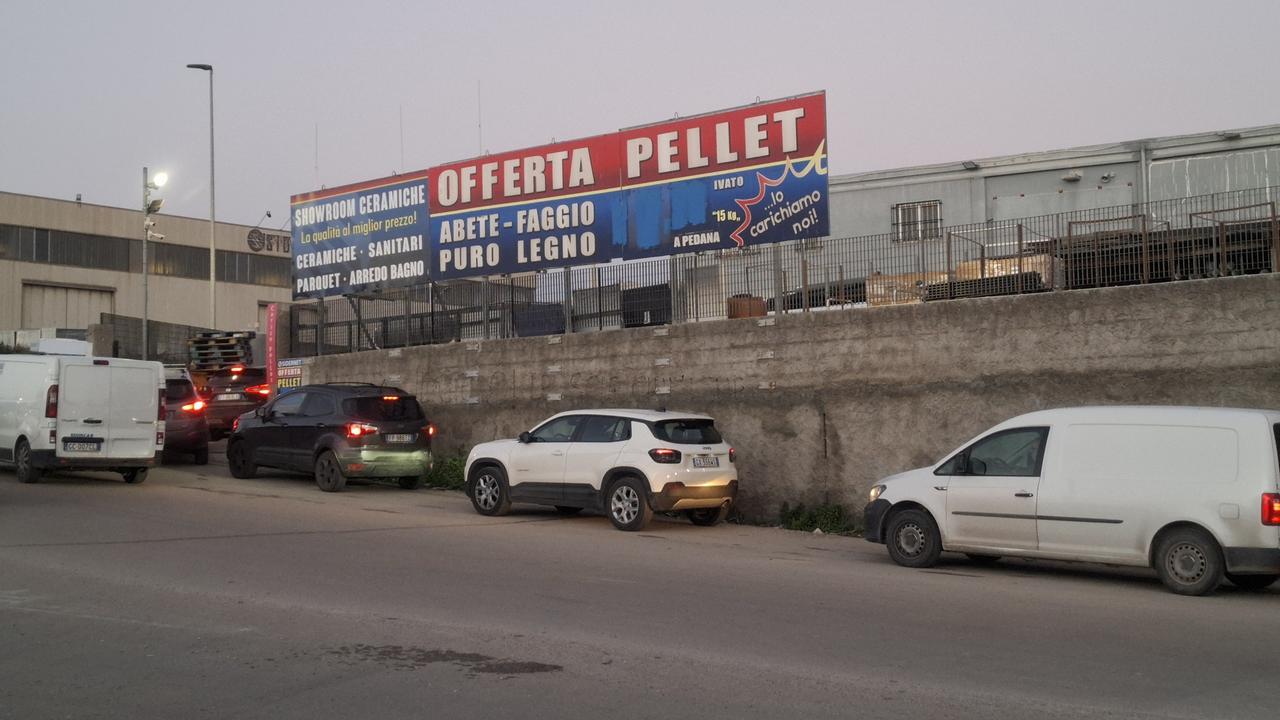 Pellet introvabile: file nei negozi e prezzi alle stelle - ecco le cause