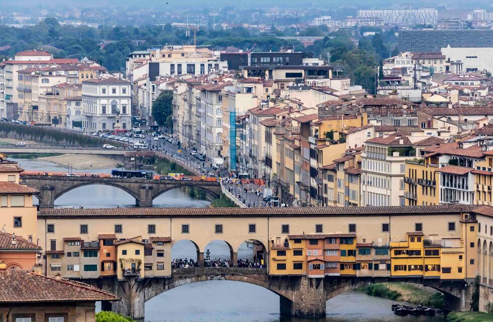 Dieci indagati per il “cubo nero” a Firenze: «Abbassatelo di un piano»