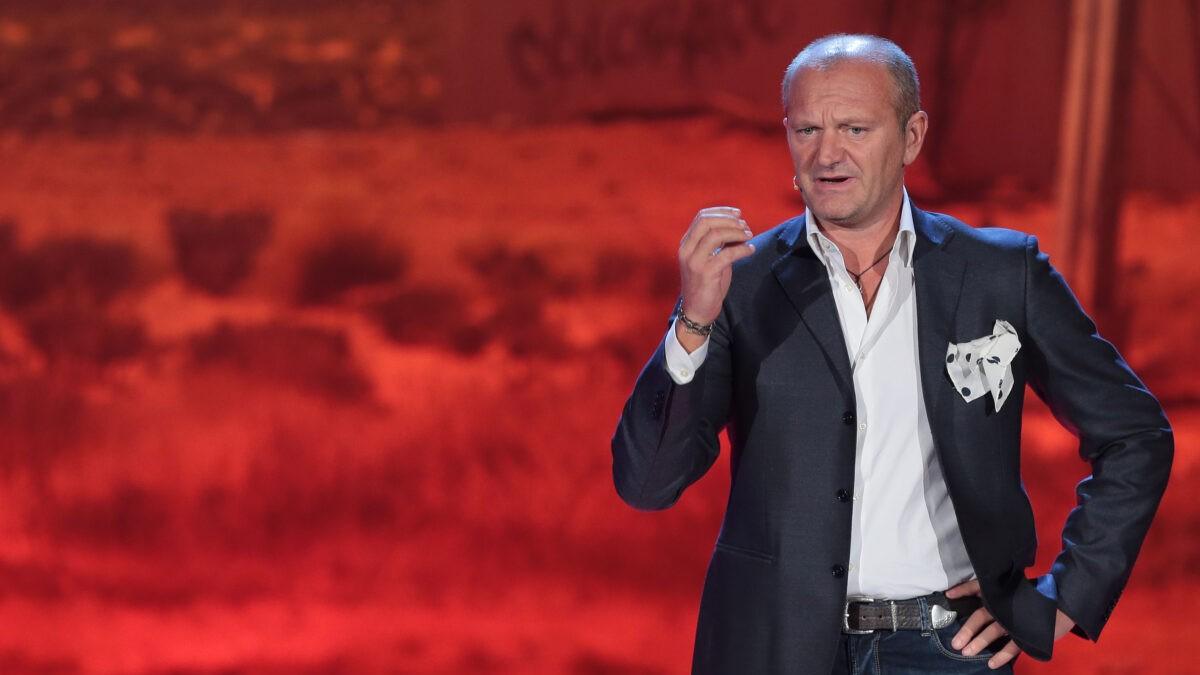 Sanremo 2026, scoppia la polemica sul co-conduttore: «Pucci razzista, omofobo e volgare»