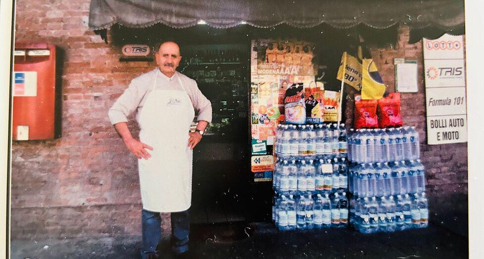Beppe “Corino” Cacciari chiude la sua bottega a 90 anni: «Il quartiere perde un luogo dell’anima»