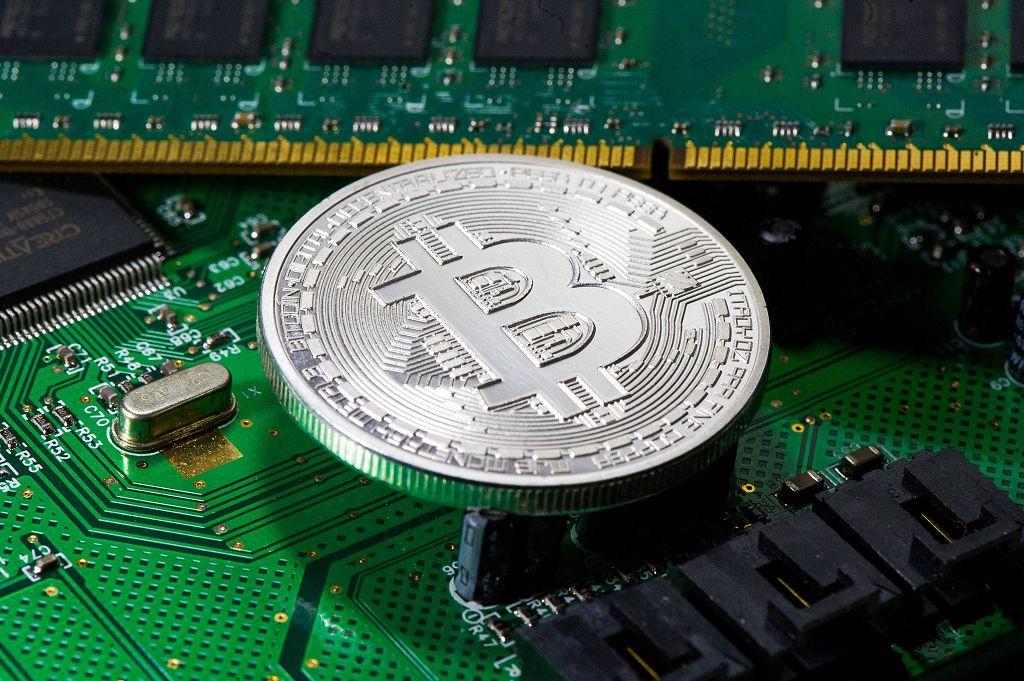 Crollo Bitcoin, si teme una "spirale della morte": ecco cosa sta succedendo