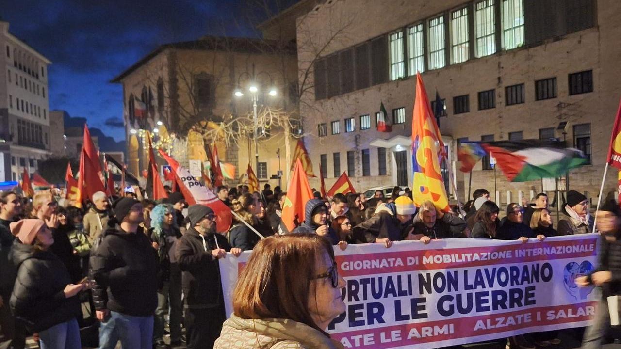 Importante partecipazione alla manifestazione dei portuali per la pace