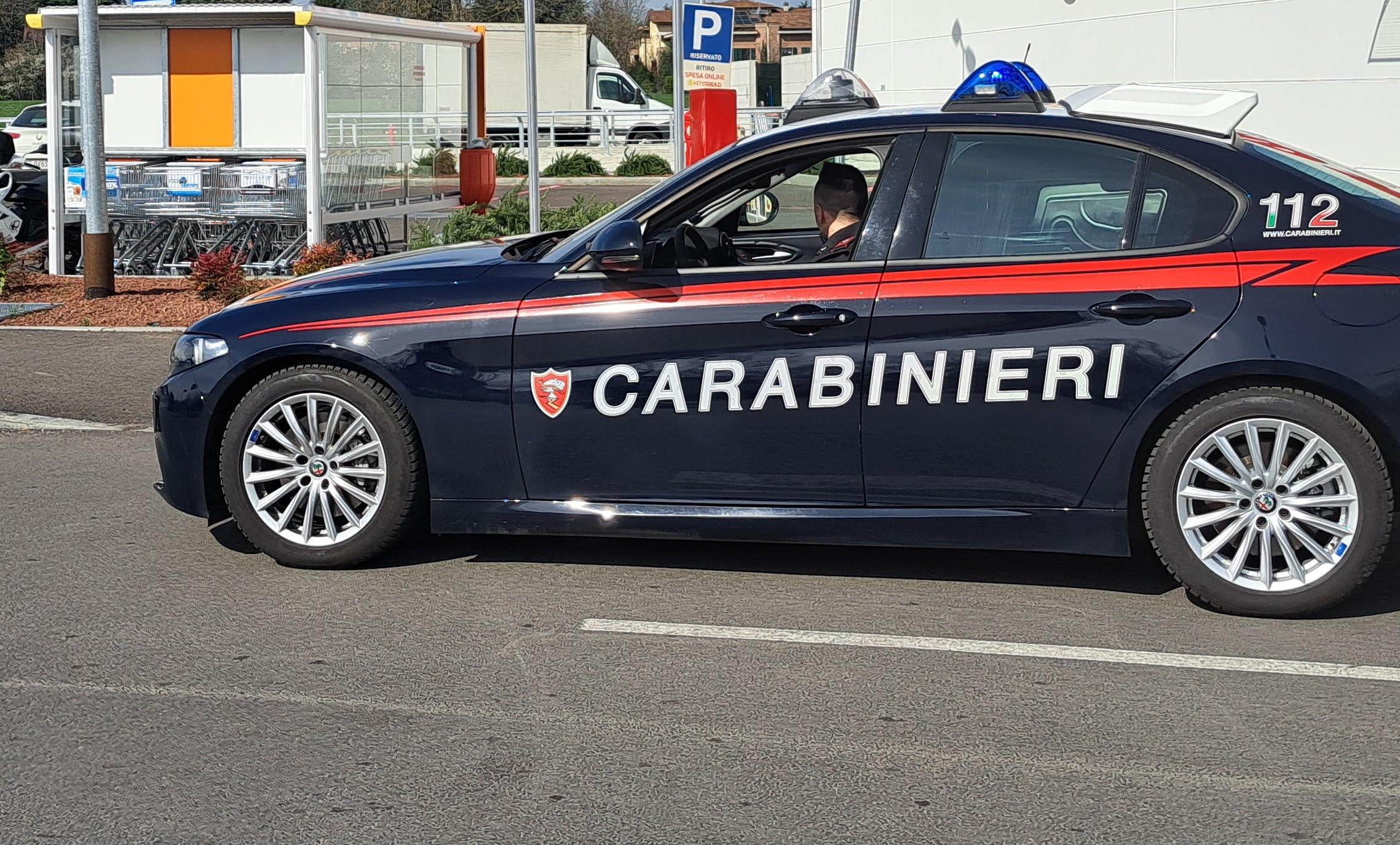 Una pattuglia dei carabinieri (foto d'archivio)