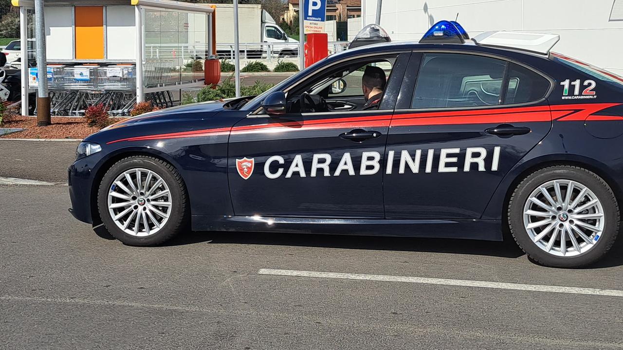 Una pattuglia dei carabinieri (foto d'archivio)