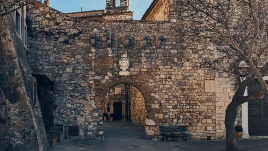 La piazzetta adiacente alla sala