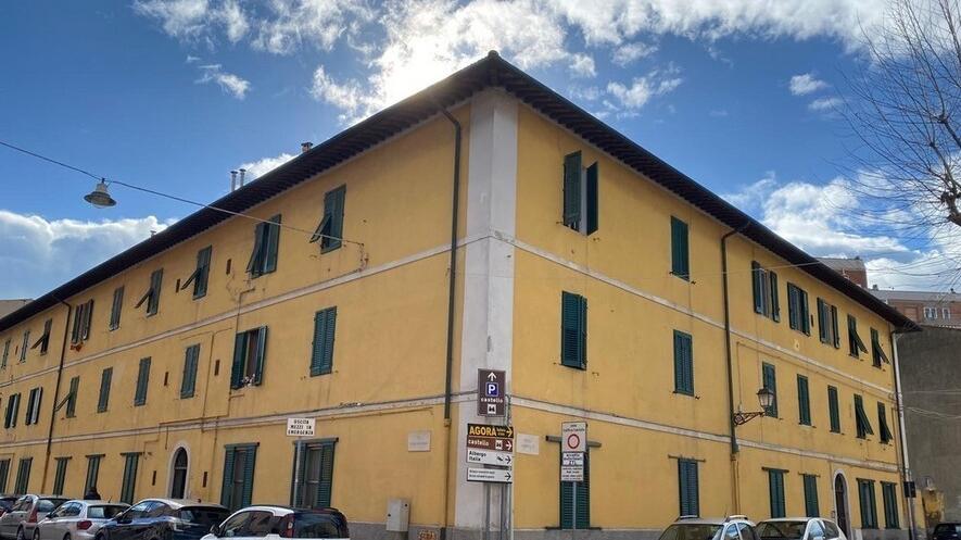 Sono 31 gli appartamenti e circa 100 le persone che abitano nello stabile di piazza Umberto I