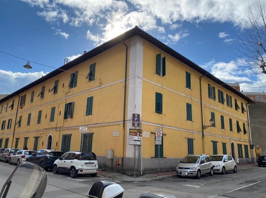 
	Sono 31 gli appartamenti e circa 100 le persone che abitano nello stabile di piazza Umberto I

