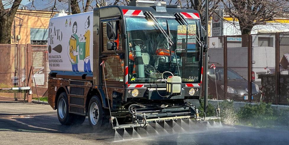 
	Una spazzatrice usata da Alia per la pulizia strade

