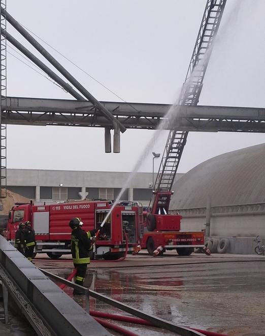 Fiamme e danni nell’essiccatoio 