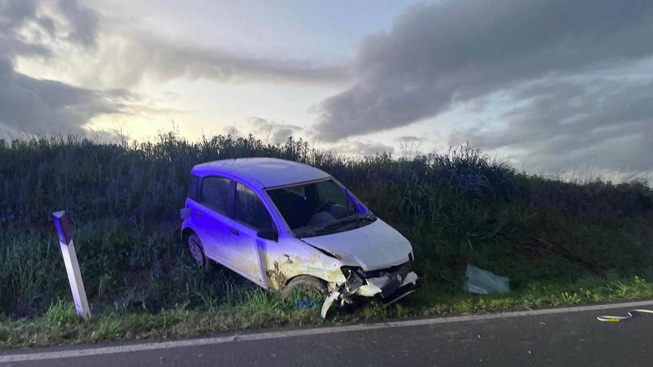 L'auto su cui viaggiava il giovane deceduto - foto Mario Rosas