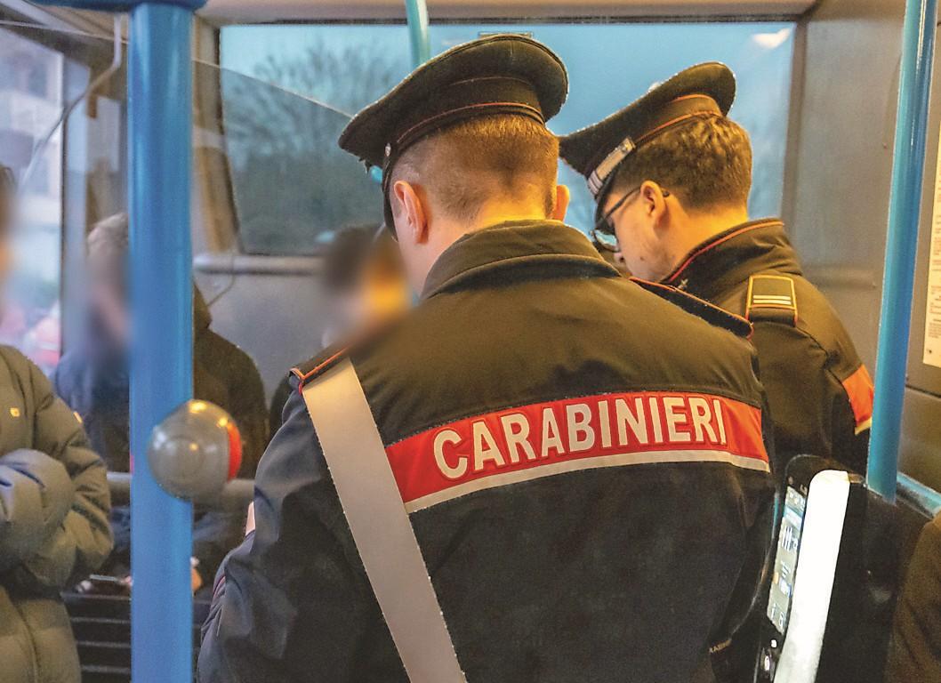 Rissa tra ragazzini in corriera, intervengono i carabinieri di Copparo