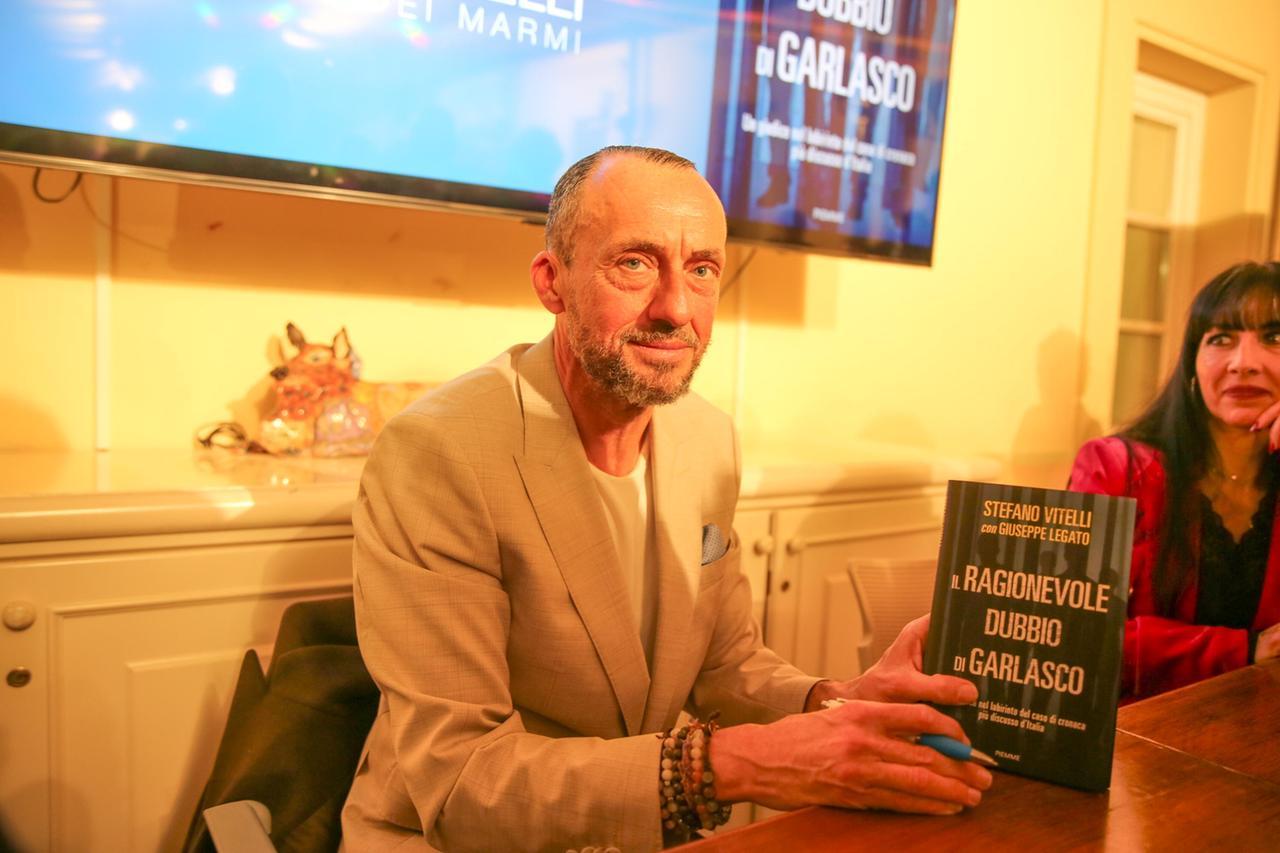 
	Il magistrato Stefano Vitelli durante la presentazione in anteprima nazionale del libro &ldquo;Il ragionevole dubbio di Garlasco&rdquo; a Villa Bertelli (foto Iacopo Giannini)

