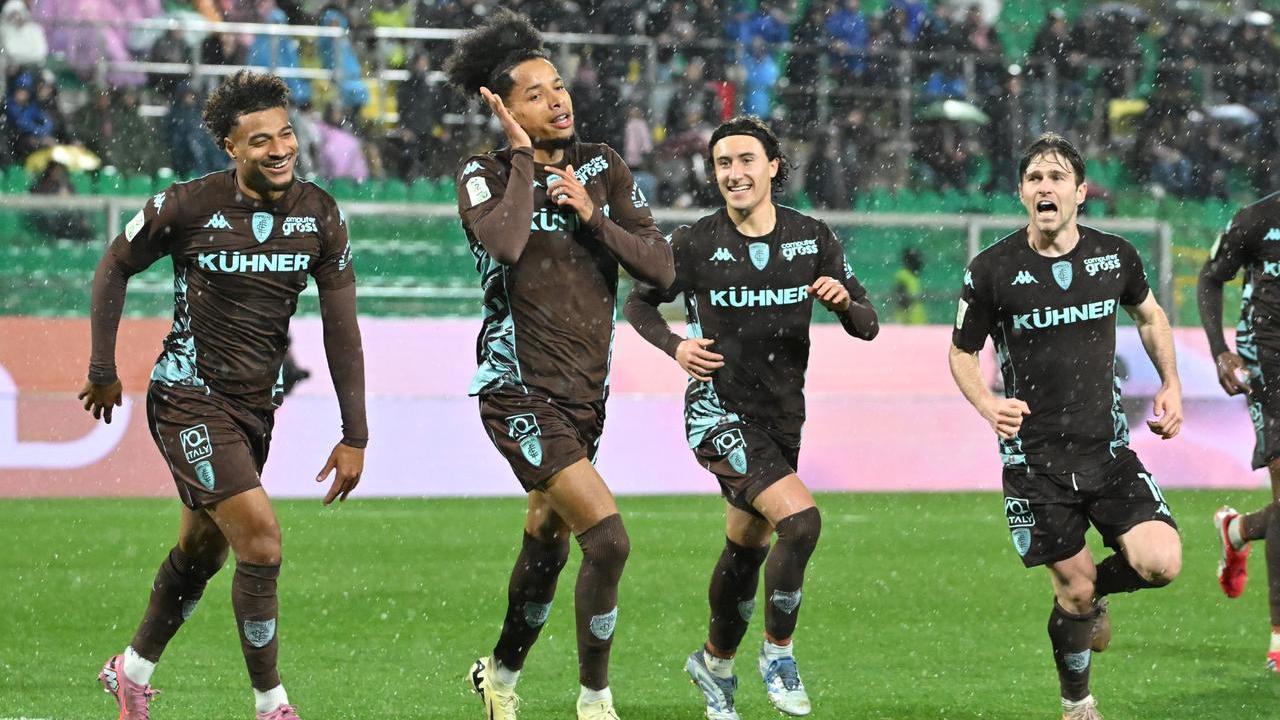 L'esultanza di Tyronne Ebuhei dopo il momentaneo 2-2