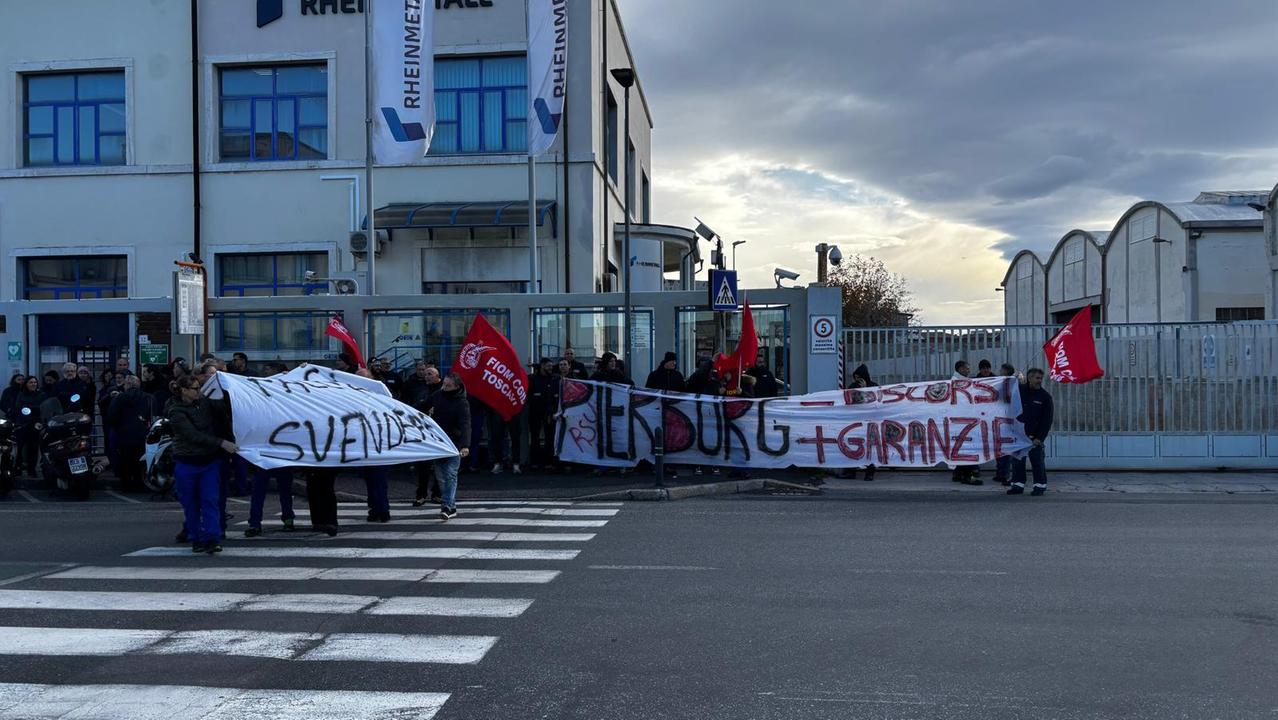 Proteste davanti alla sede della Pierburg (foto d'archivio)