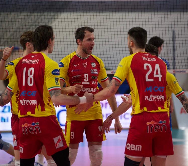 La vittoria al tie-break a Mantova tiene la Conad sulla vetta