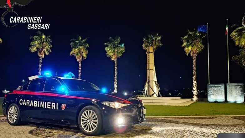 Grimaldelli e attrezzi da scasso in auto: arrestato 39enne