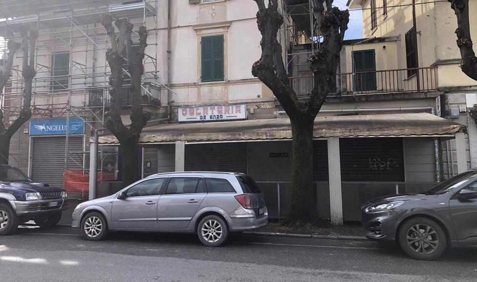 
	L'esterno del locale

