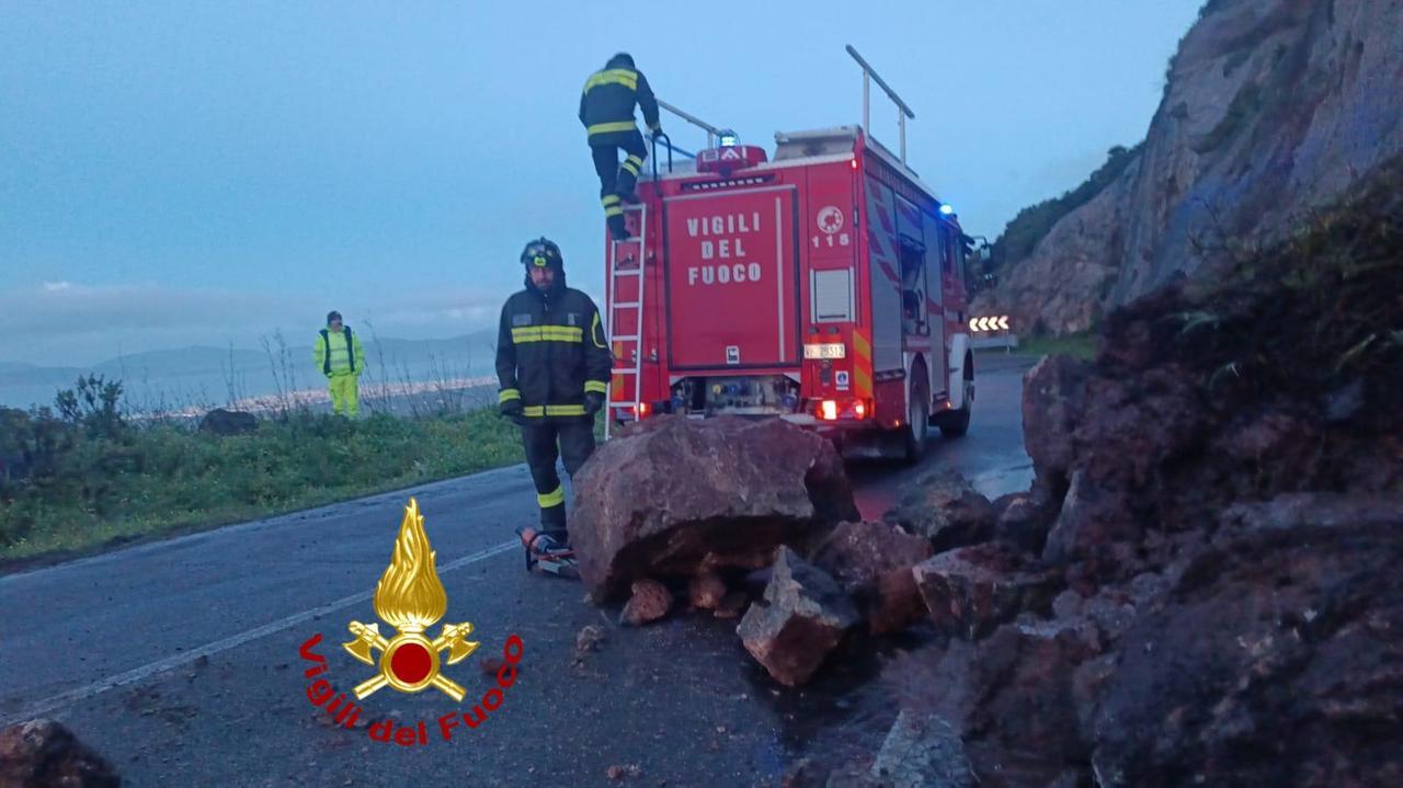 Paura sulla litoranea Alghero-Bosa per una frana