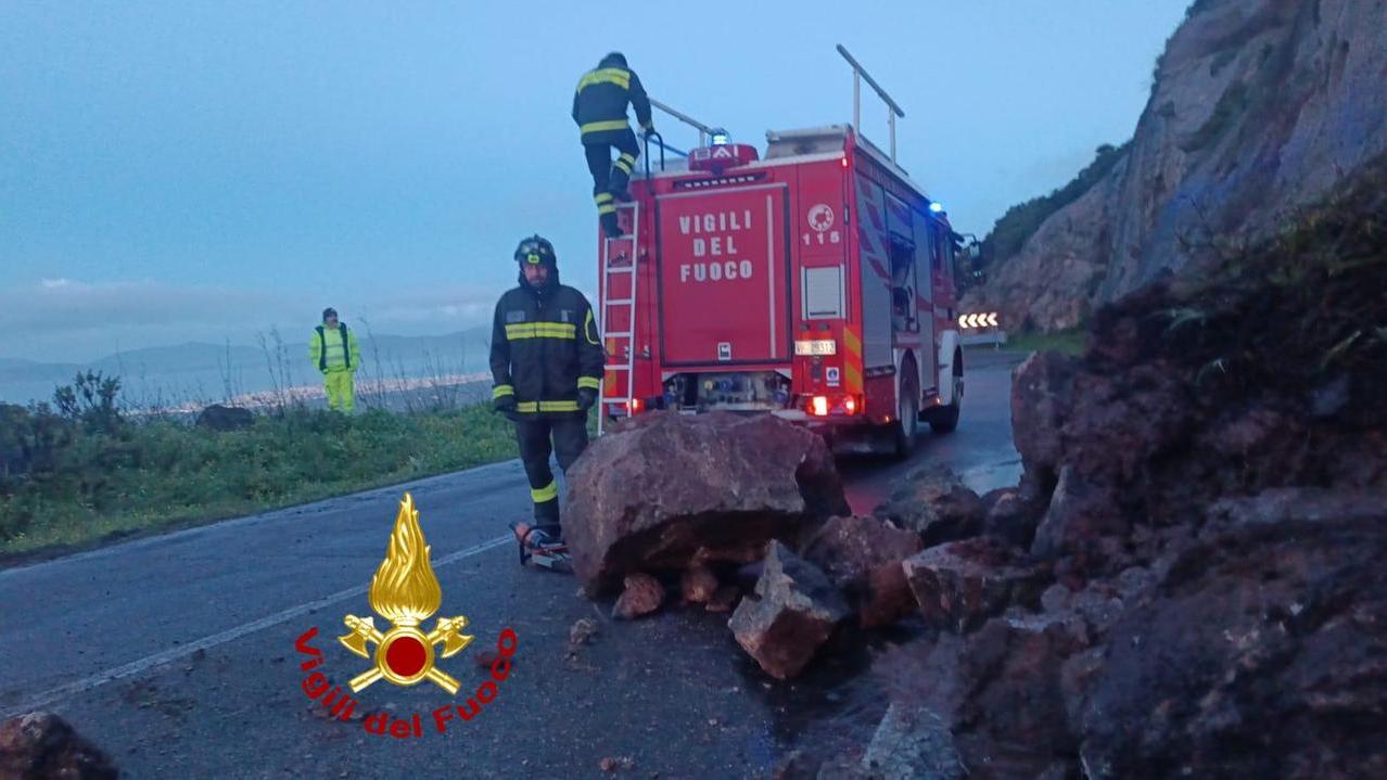 Paura sulla litoranea Alghero-Bosa per una frana
