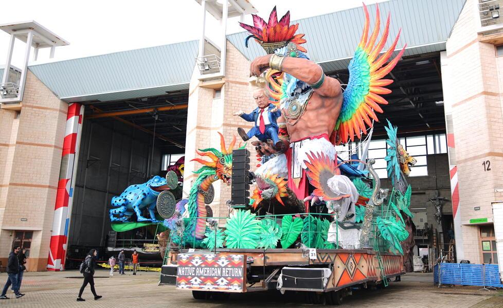 
	Il carro di Fabrizio e Valentina Galli fuori dall'hangar ad asciugare (foto Giannini)

